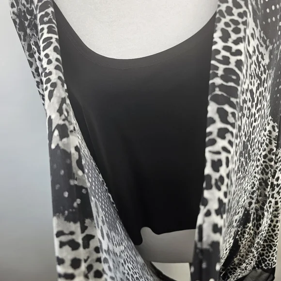 Suzie in the City 2X leapord print blouse - Picture 6 of 10